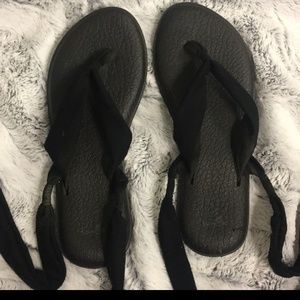 Black sanuk yoga sandals lace up size 8